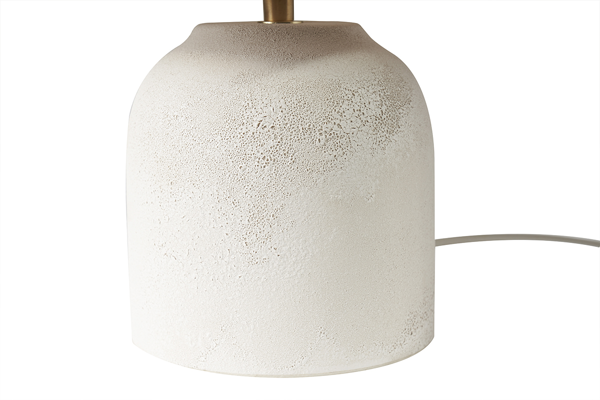 Lampada da tavolo bianca in ceramica effetto pietra e paralume in rafia H35 cm ROCHA