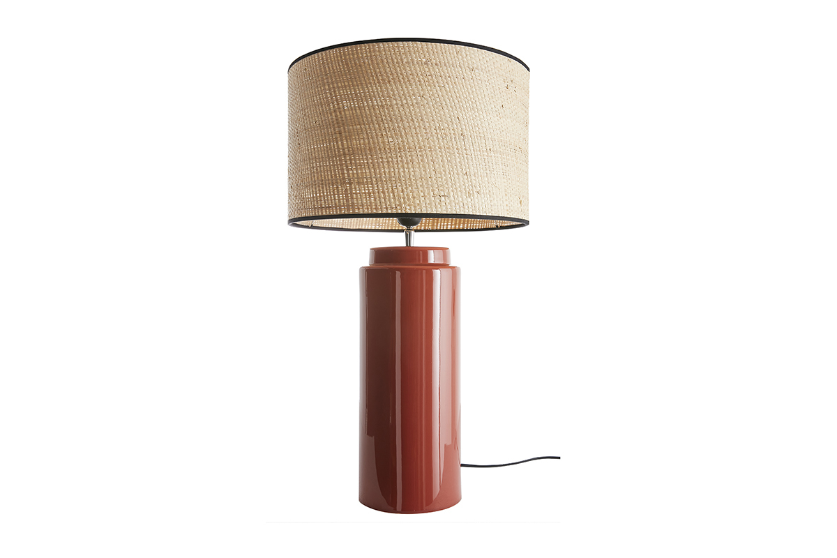 Lampada da tavolo in ceramica smaltata color terracotta e paralume in rafia naturale H64 cm MAJES