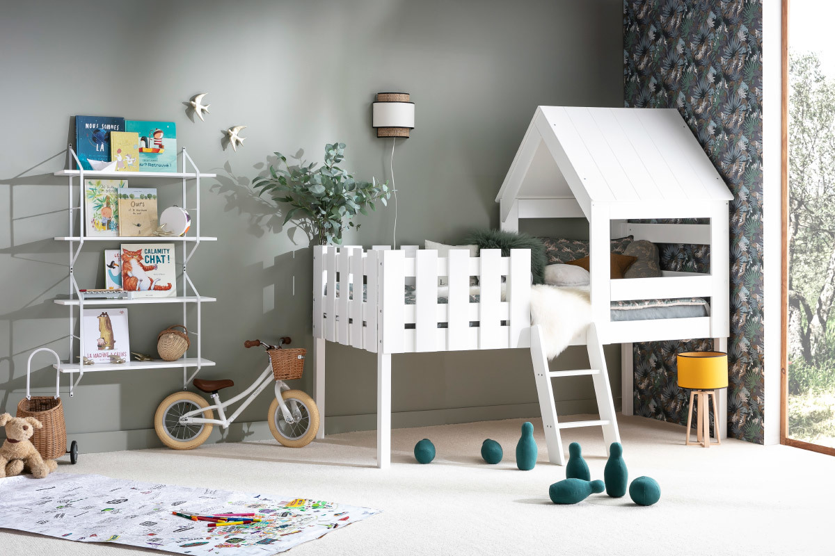 Letto a capanna per bambini con rete in legno bianco NESTY HOUSE