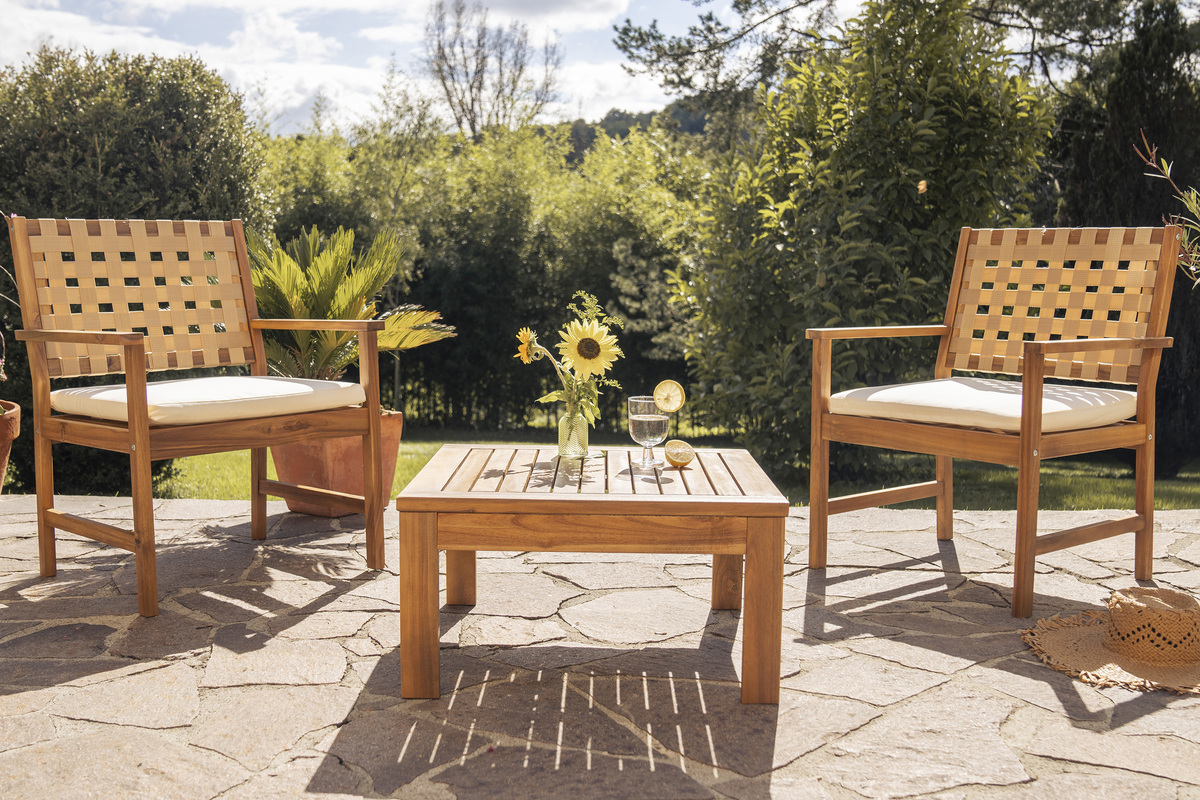 Poltrona da giardino in legno massello con cuscino bianco e strisce beige (set di 2) SANTANA