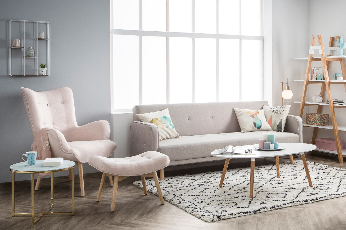 Poltrona design scandinava con poggiapiedi rosa e legno chiaro BRISTOL