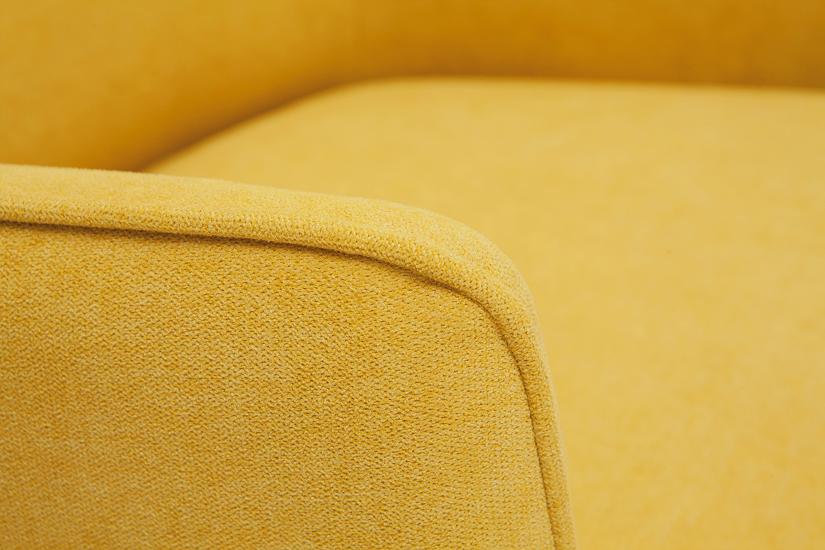 Poltrona di design in tessuto effetto velluto giallo senape LAURENS