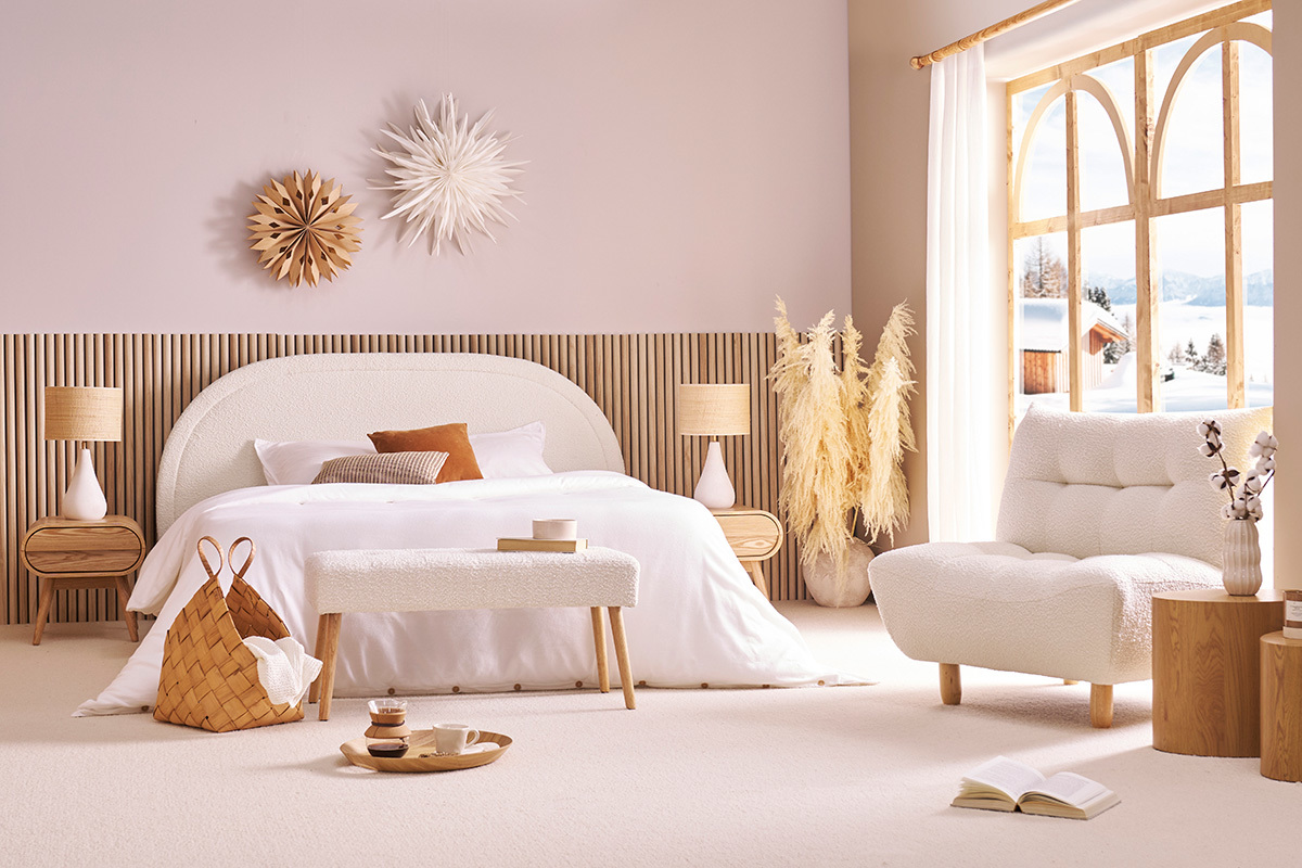 Poltrona scandinava in tessuto effetto lana boucl bianco e legno chiaro YUMI