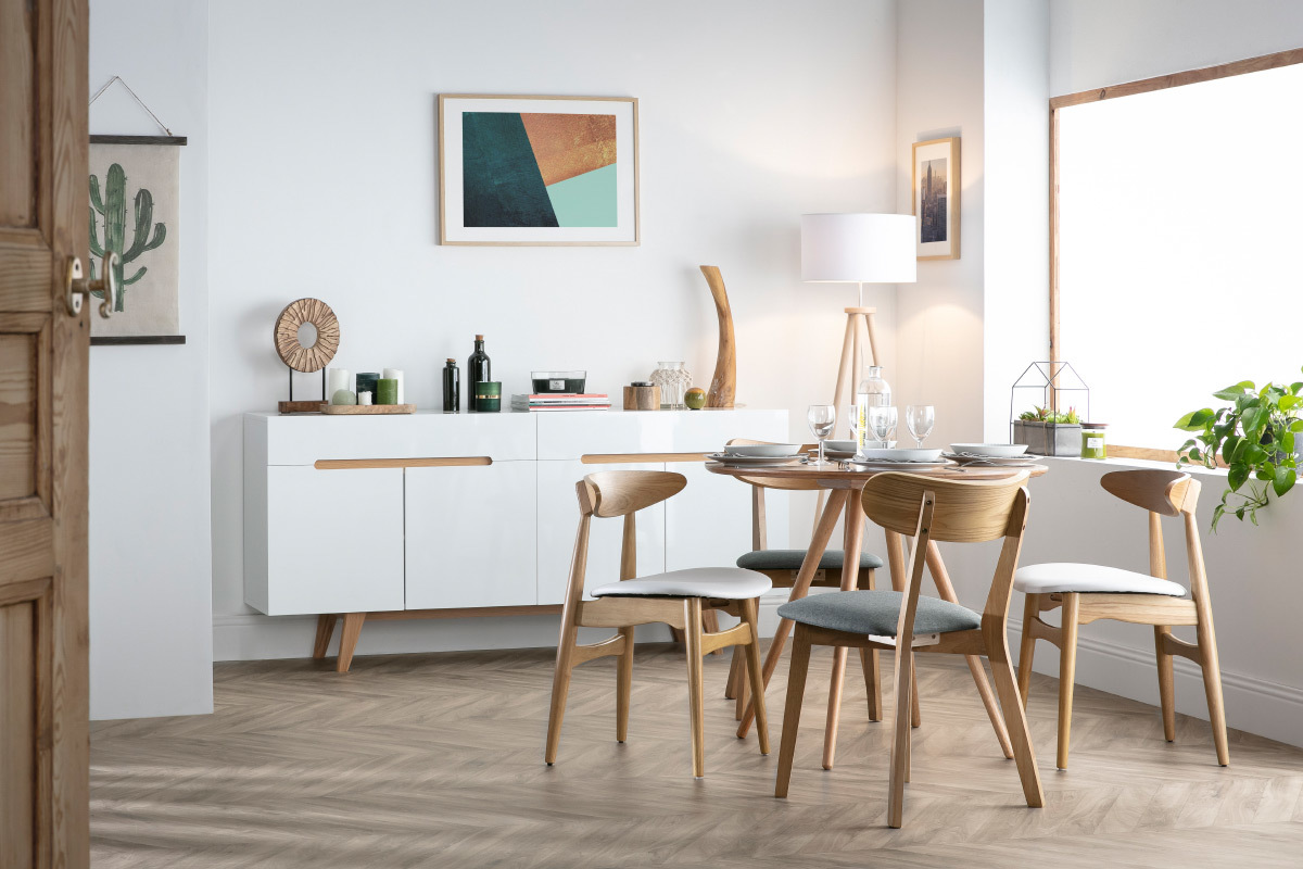 Set di 2 sedie in legno chiaro e PU nero design scandinavo giapponese WALFORD