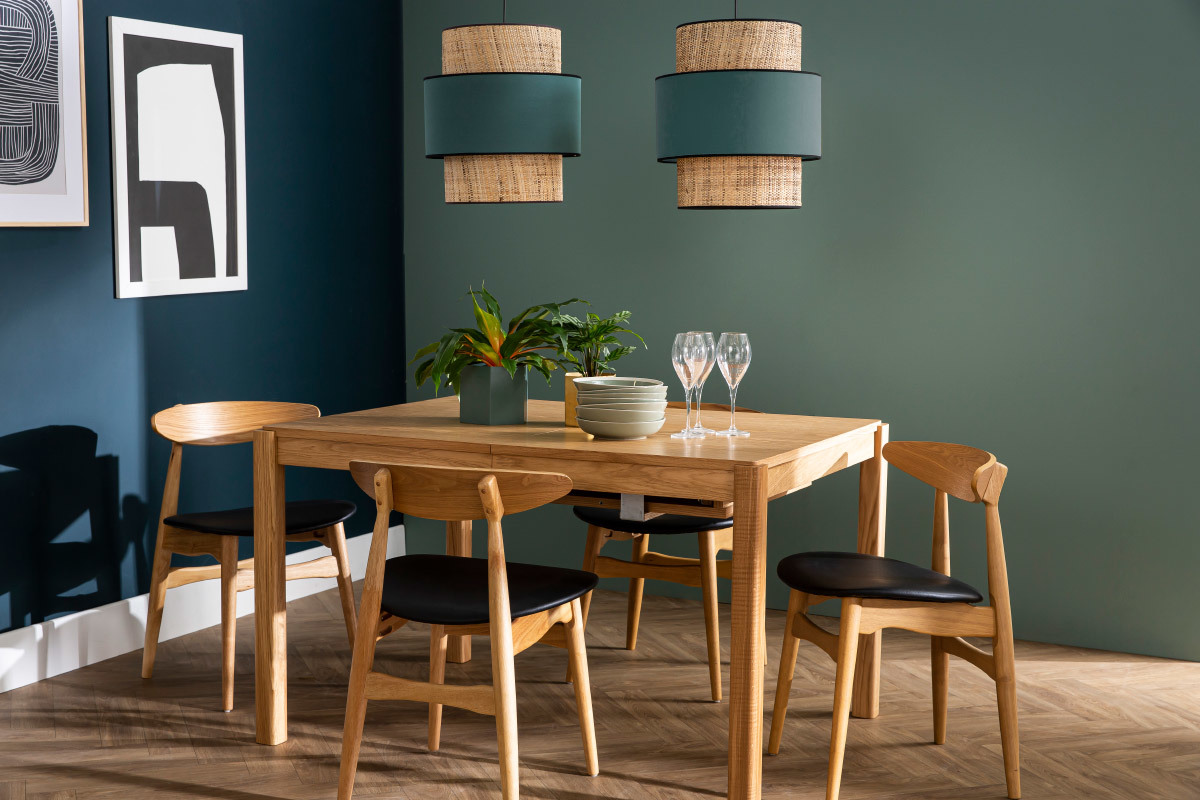 Set di 2 sedie in legno chiaro e PU nero design scandinavo giapponese WALFORD