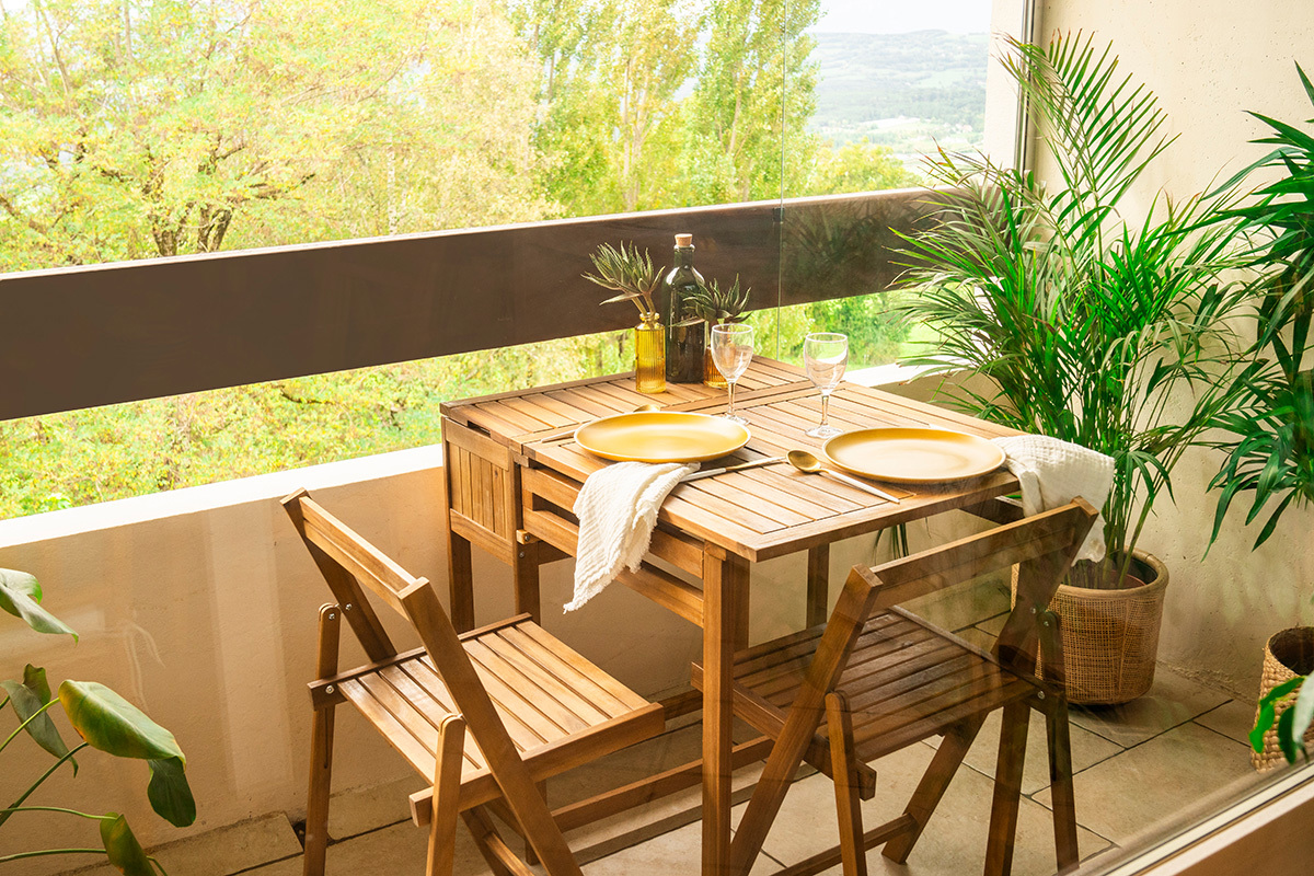 Set di 2 sedie pieghevoli e 1 tavolino da balcone pieghevole con contenitore in legno massello PRADO